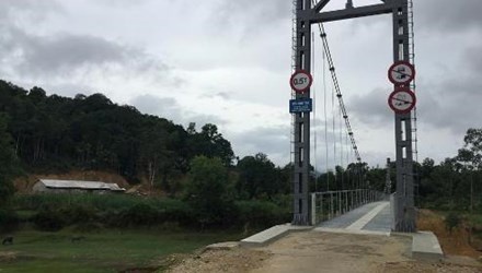 Xay cau treo dan sinh de phuc vu... hai ho dan hinh anh