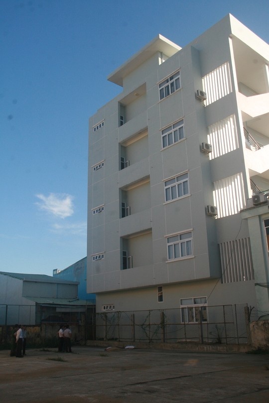 Ông Sâm được xác định tử vong do rơi từ tầng 5 xuống đất.