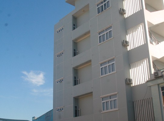 Can bo cong ty xo so chet do roi tu tang 5 trong khi ngu hinh anh