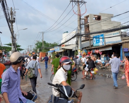 Chem chet nguoi, 7 thanh nien bo lai 3 xe may thao chay hinh anh