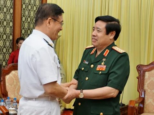 Bo truong Phung Quang Thanh tiep doan dai bieu Quoc phong TQ hinh anh