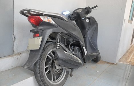 Chiếc SH Nguyễn Văn Nghĩa trộm và bị phát hiện dẫn đến việc phải chạy trốn.