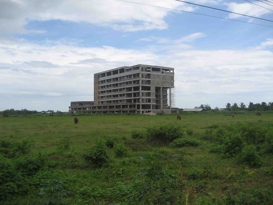 Sau hơn 5 năm thi công, đến nay công trình bệnh viện Sản- Nhi Sóc Trăng vần còn dở dang.