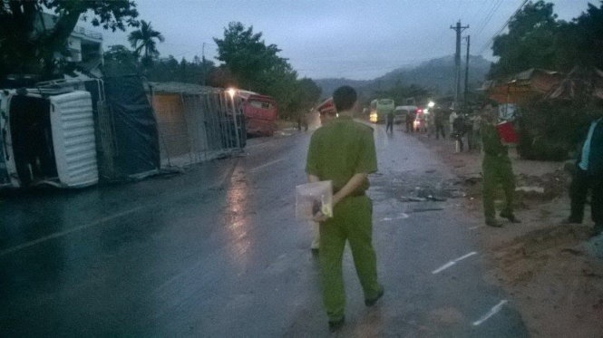 3 xe giuong nam tong lien hoan, mot nguoi chet, 7 bi thuong hinh anh