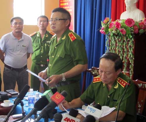 Thiếu tướng Hồ Sỹ Tiến tại buổi họp báo vụ thảm án ở Bình Phước.