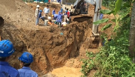 Duong ong nuoc song Da vo lan thu 13 hinh anh