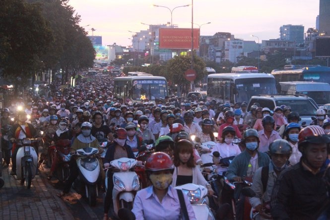 Bam coi, My phat 7,5 trieu dong, Viet Nam phat 100.000 dong hinh anh