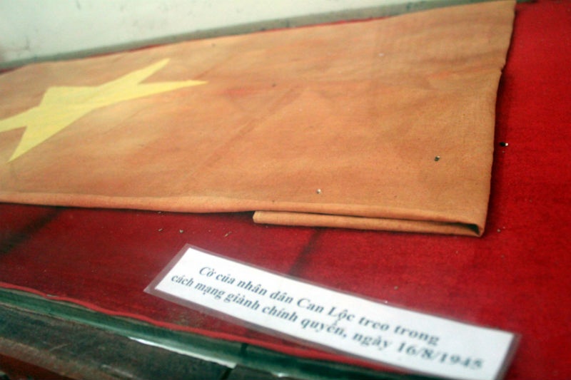 Lá cờ đỏ sao vàng từng được treo lên trong ngày 16/8/1945. Can Lộc là nơi đầu tiên giành được chính quyền, sớm hơn 3 ngày so với cả nước.