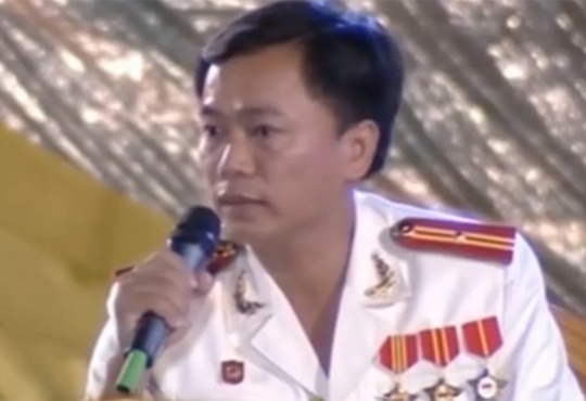 Nguoi giu lua trai giam hinh anh