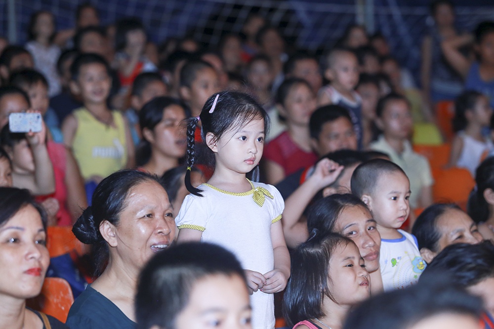 Khan gia Son Tay un un doi mua xem xiec luu dong hinh anh