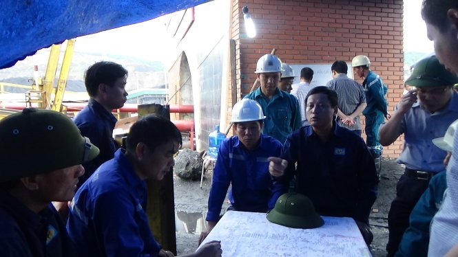 ​​Buc tui nuoc ham lo, 1 nguoi chet, 10 nguoi bi thuong hinh anh