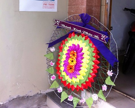 6 nguoi trong gia dinh tu lam dam tang cho... minh hinh anh