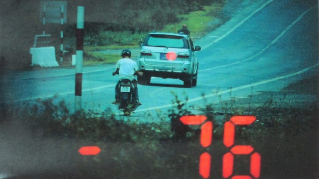 Một xe biển số xanh chạy quá tốc độ 36km/giờ được cảnh sát giao thông Công an Quảng Bình ghi lại hình ảnh và phạt nguội.