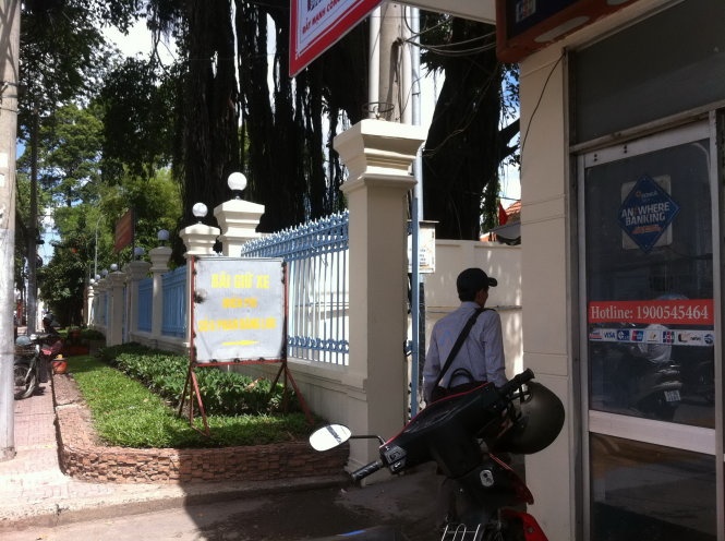 Nhieu co quan nha nuoc van thu tien giu xe hinh anh