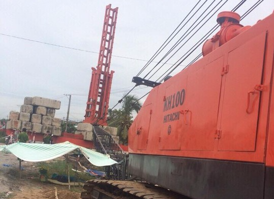 Sap can cau, mot cong nhan tu vong hinh anh