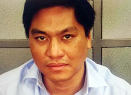 Bat giam doc la chong mot A hau chiem doat 300 ty dong hinh anh