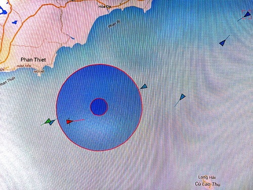 Vu chim tau 7 thuyen vien mat tich: Da tim thay 3 thi the hinh anh