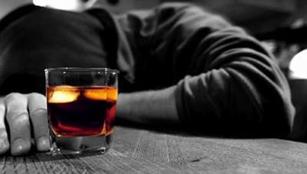 Cap giay xac nhan khuyet tat cho nguoi... nghien ruou hinh anh