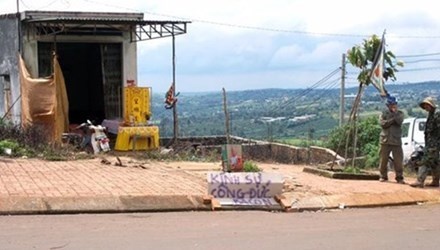 Khach la xin ngu nho roi dot tu hinh anh