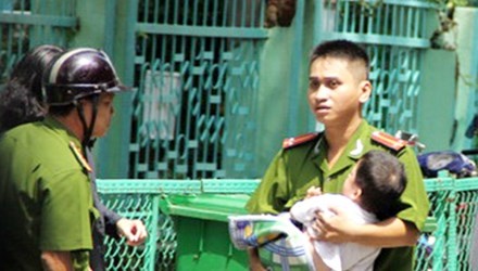 Bat giu, de doa giet con cua nguoi tinh hinh anh