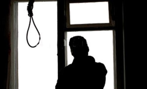 Giam doc treo co tu tu tai nha rieng hinh anh