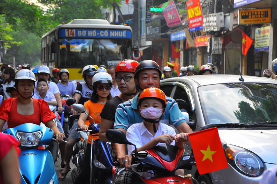 Un u truoc cong truong ngay khai giang hinh anh