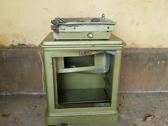 Chu nha vua ra khoi cong, trom vao lay 200 trieu dong hinh anh