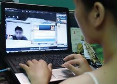 Nu sinh bi ban trai quen qua Facebook lua tinh, lua tien hinh anh