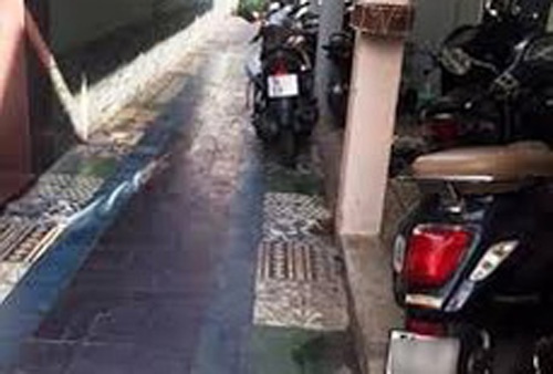 Vi ban dung xe 'chuong mat', anh em giet nhau hinh anh