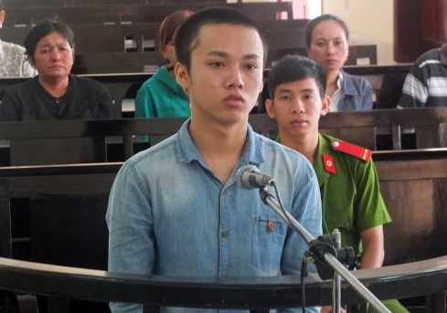 Quang con xuong ao, nguoi cha tuoi teen lanh 11 nam tu hinh anh