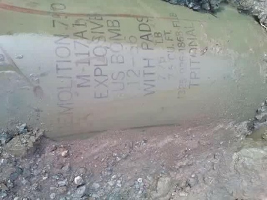 Phat hien bom M-117 khung tai gan chan cau hinh anh