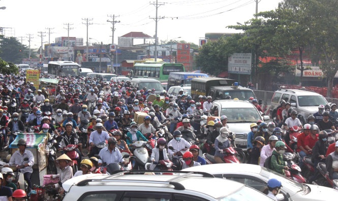 Hang loat tuyen duong TP HCM ket xe ngop tho hinh anh