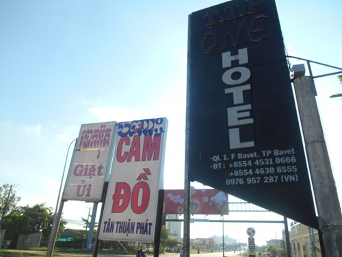 Dịch vụ ăn theo sòng bạc mọc lên như nấm ở Bavet.