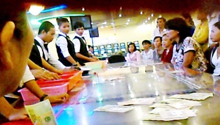 Dau truong... 'dam mau' hinh anh