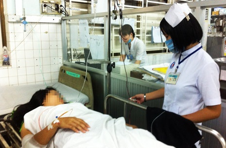 Dam hai thieu nu roi tu sat vi bi tu choi tinh yeu? hinh anh