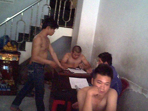 Trang tron lua tien nguoi thue tro hinh anh