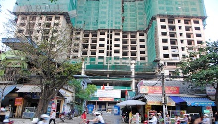 Dua nhau xay cao oc tren dat di doi nha may hinh anh