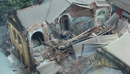 Hiện trường vụ sập biệt thự.