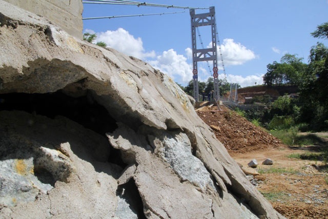 Sut lun nghiem trong tai cau treo dan sinh gan 6 ty hinh anh