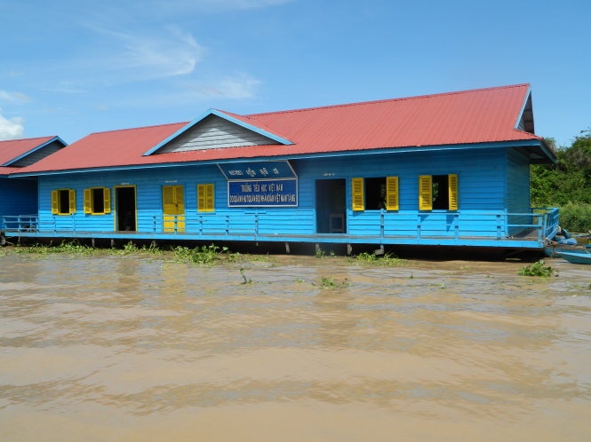Dãy phòng học do Quân khu 7 tài trợ.