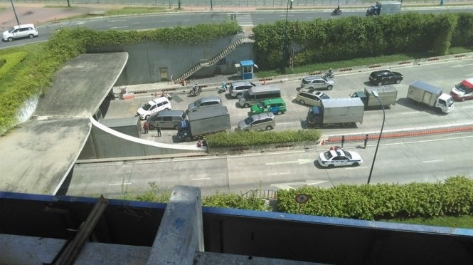 Xe tai boc khoi, ham Thu Thiem bi phong toa 5 phut hinh anh