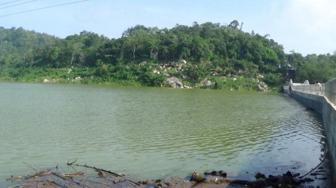 Đập hồ chứa nước Thanh Long.