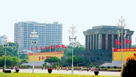 Cao oc gan Quang truong Ba Dinh: Vi sao cap phep 18 tang? hinh anh