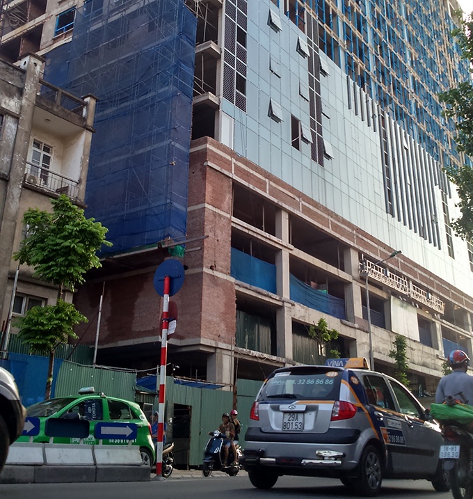 Cao oc gan quang truong Ba Dinh duoc cap phep ra sao? hinh anh