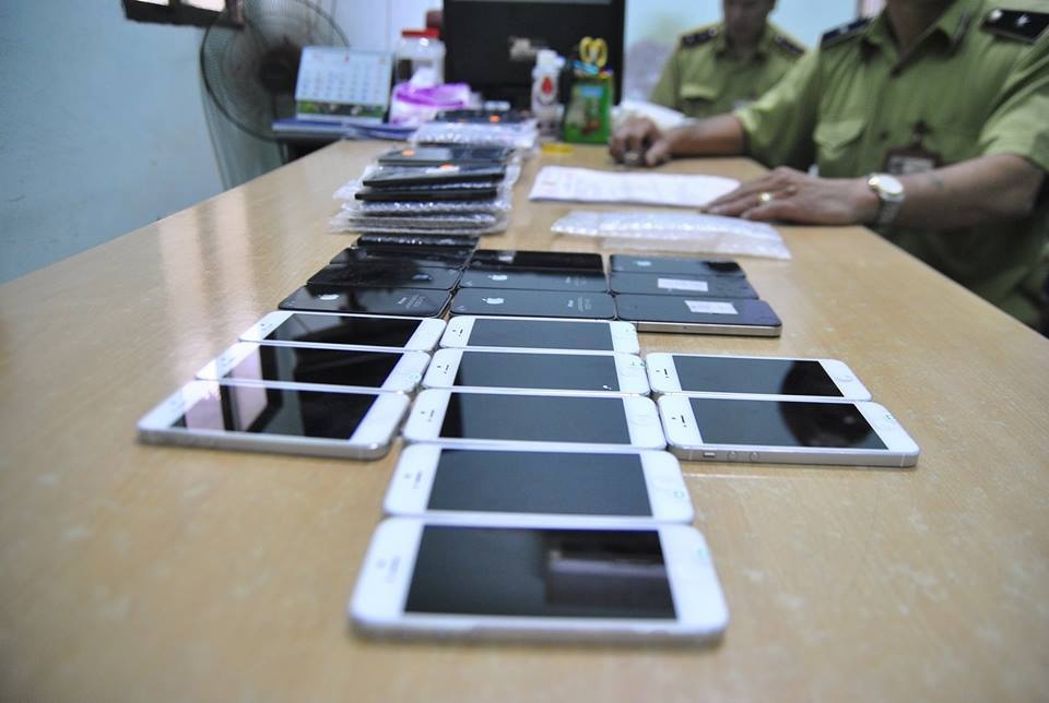 Bat lo iPhone 6S nhap lau tai san bay Tan Son Nhat hinh anh