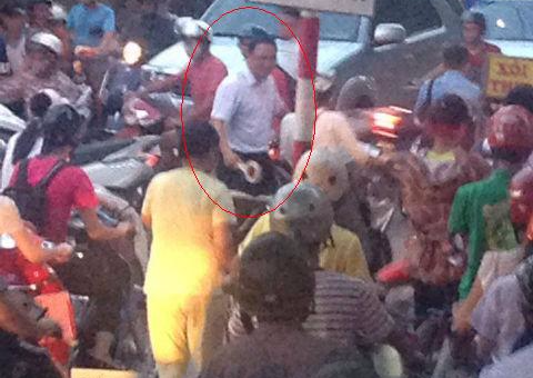 Ong Khuat Viet Hung cam 'vi ruoi' dieu tiet giao thong hinh anh