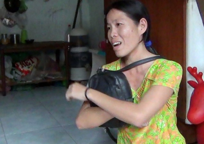 Chị Thanh kể lại lúc bị giật giỏ xách bên trong có 150 tờ vé số: “Tôi phải giật lại giỏ xách bằng mọi giá”.