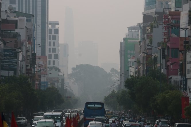 Đường Nam Kỳ Khởi Nghĩa dày đặc “mù khô”.