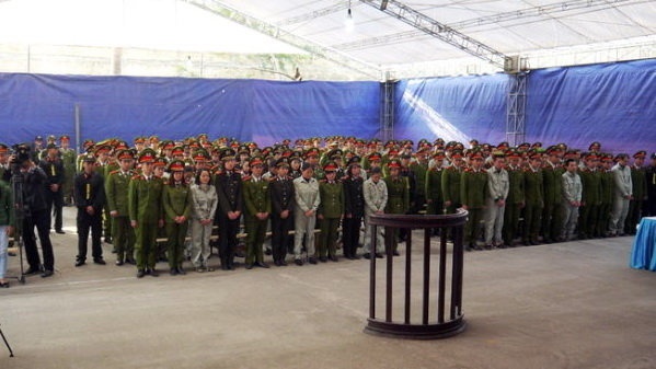 Cu tri khong dong tinh bo an tu hinh toi tham nhung hinh anh