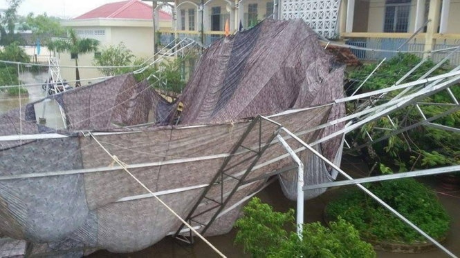 ​Truong hoc sap mai che, 9 hoc sinh nhap vien hinh anh